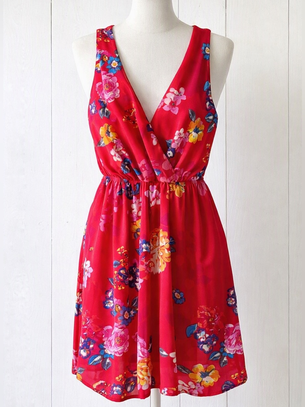 Everly Red Floral V-Neck Sleeveless Mini Dress Size Small